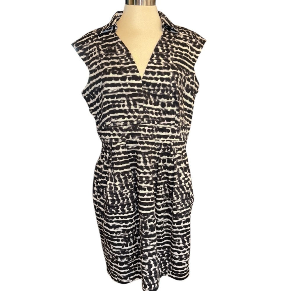 Calvin Klein dress below knee length deep V-neckline sleeveless reptile print 14